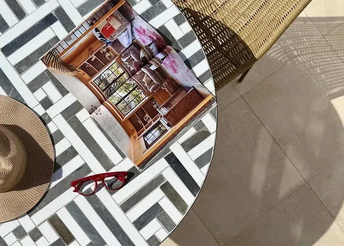 Canaryislandshost L Coral *