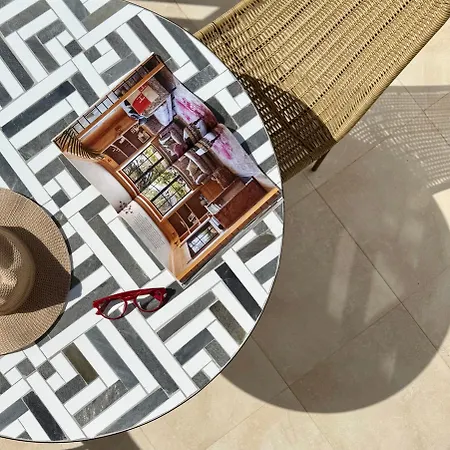 Canaryislandshost L Coral *