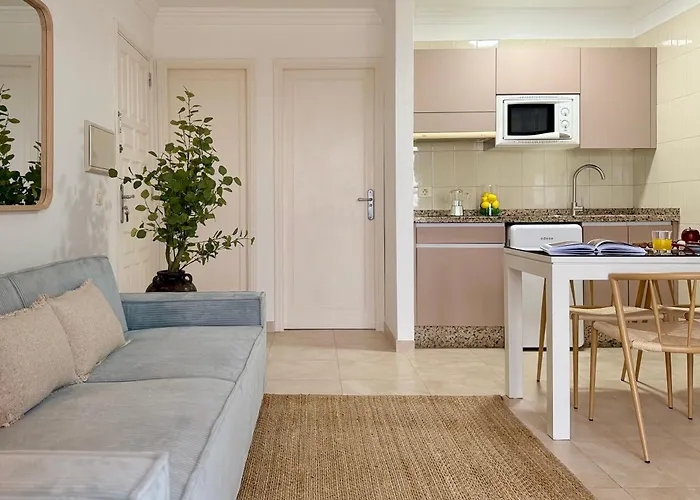 Canaryislandshost L Coral Puerto del Carmen (Lanzarote)