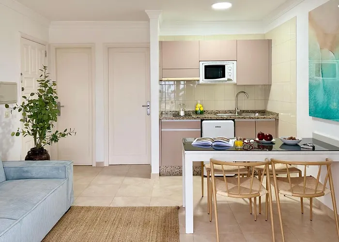 Canaryislandshost L Coral * Puerto del Carmen (Lanzarote)