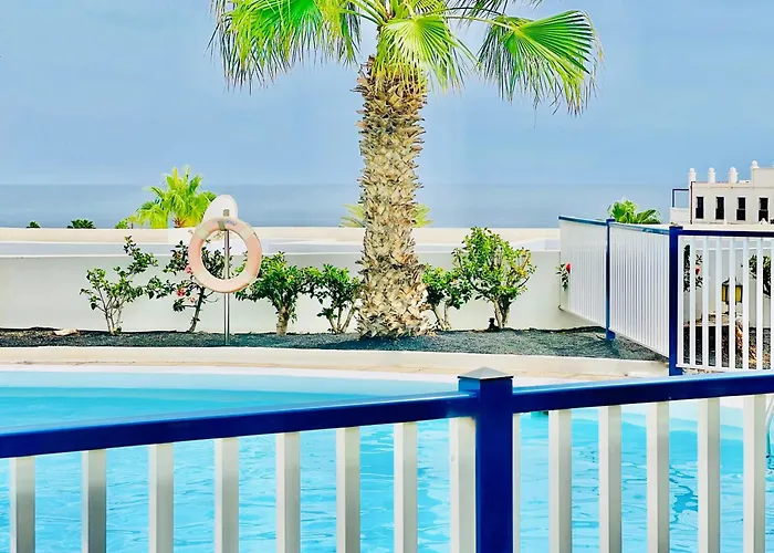 Canaryislandshost L Coral * Puerto del Carmen (Lanzarote)